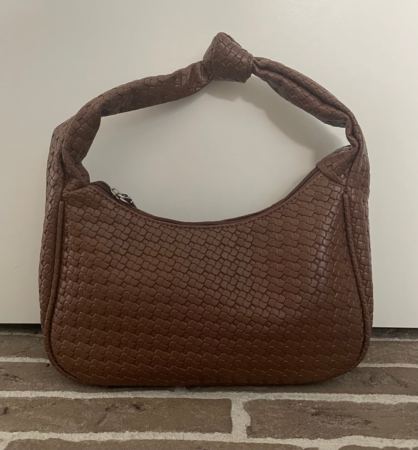 Stijlvolle handtas bruin knoop 26 x 7 x 17 cm ( exl. handvat )