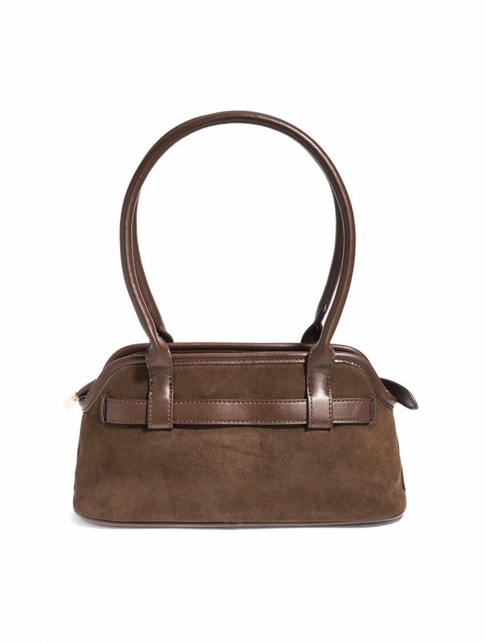 suede handbag 30 x7 x 14.5 cm binnenkant 3 vakjes voor pasjes en een vakje met rits