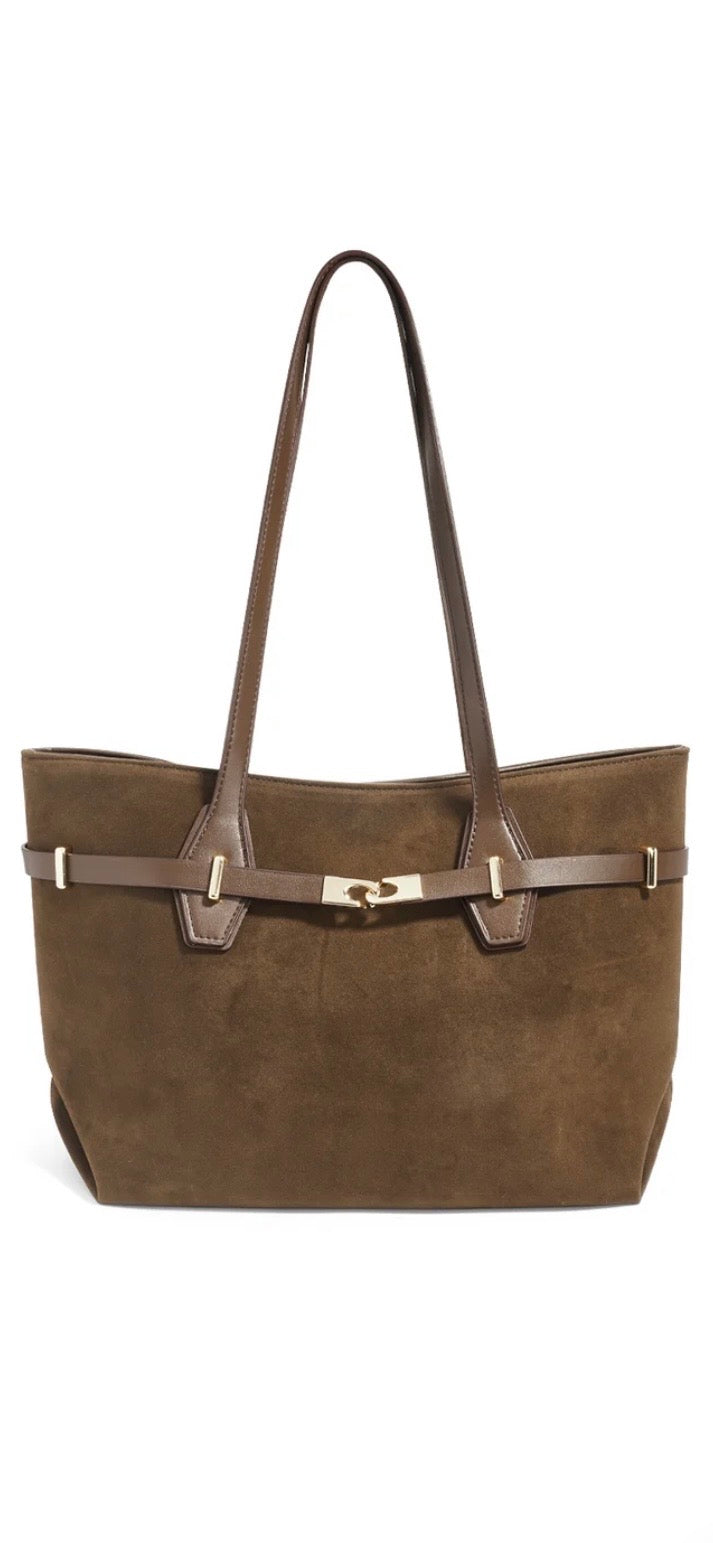 Suede handbag      31 x 10 x 24 cm binnenkant 3 pasjes en een vakje met rits