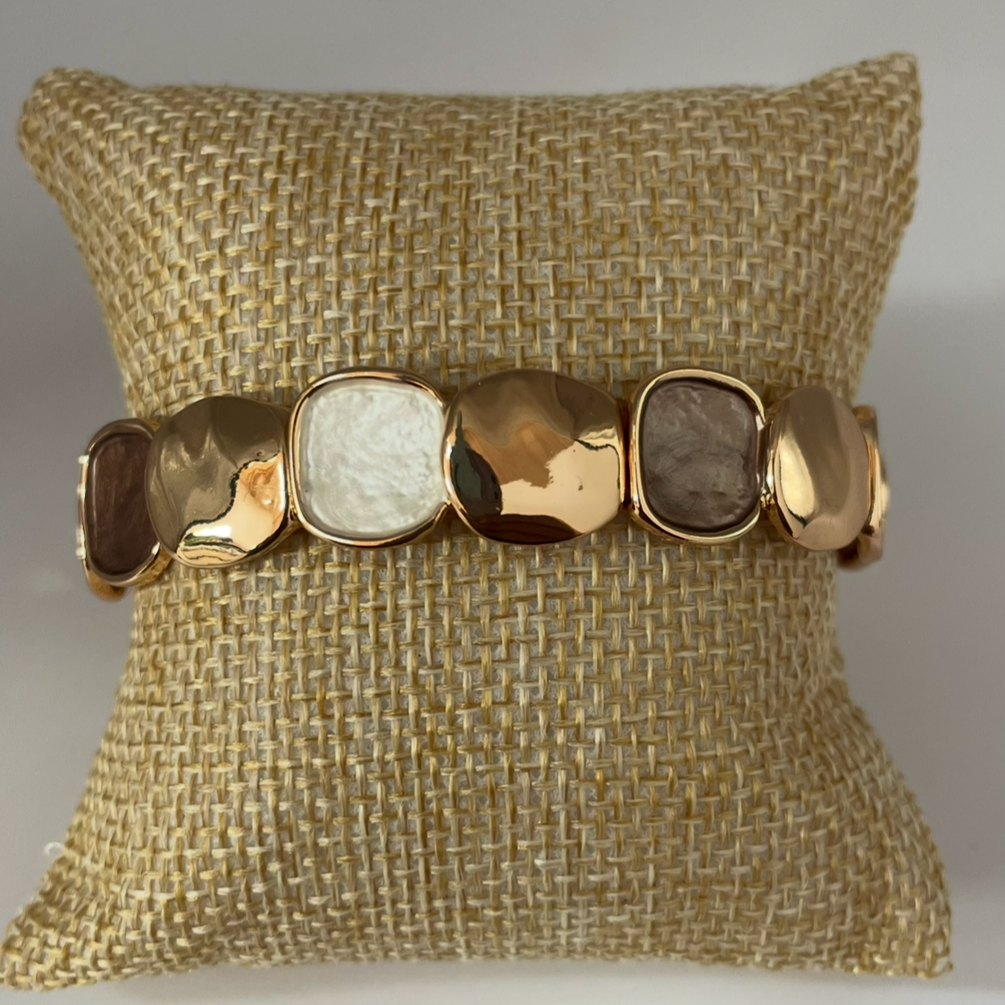 Elegante elastisch vergulde rosé gouden armband( binnenkant maat 6,5 cm )