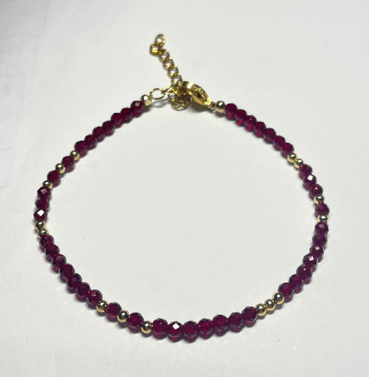 Bordeaux/Rood stenenkraaltjes armband 18 cm plus 5 cm