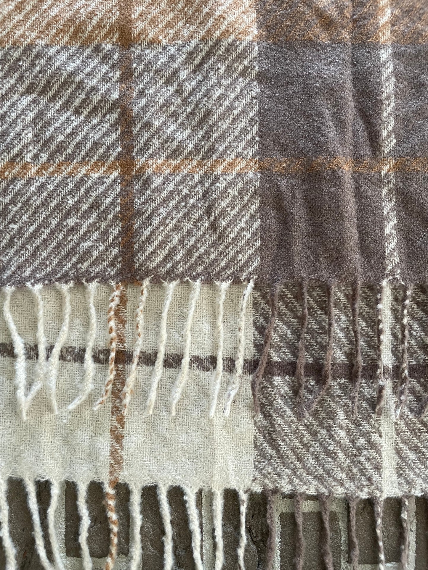 Winter / sjaal ruit oker/beige/creme 1.80 x 62 Exl. kwastjes heerlijk zacht!