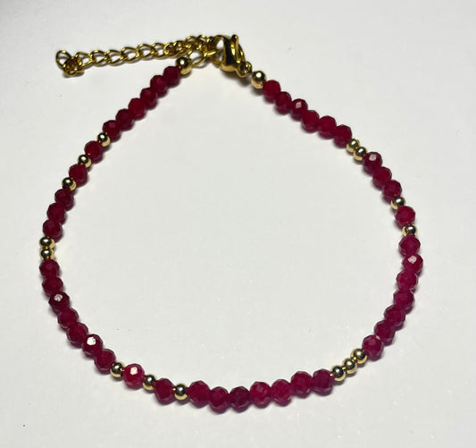 Rood natuurstenen kraaltjes armband 18 cm plus 5 cm