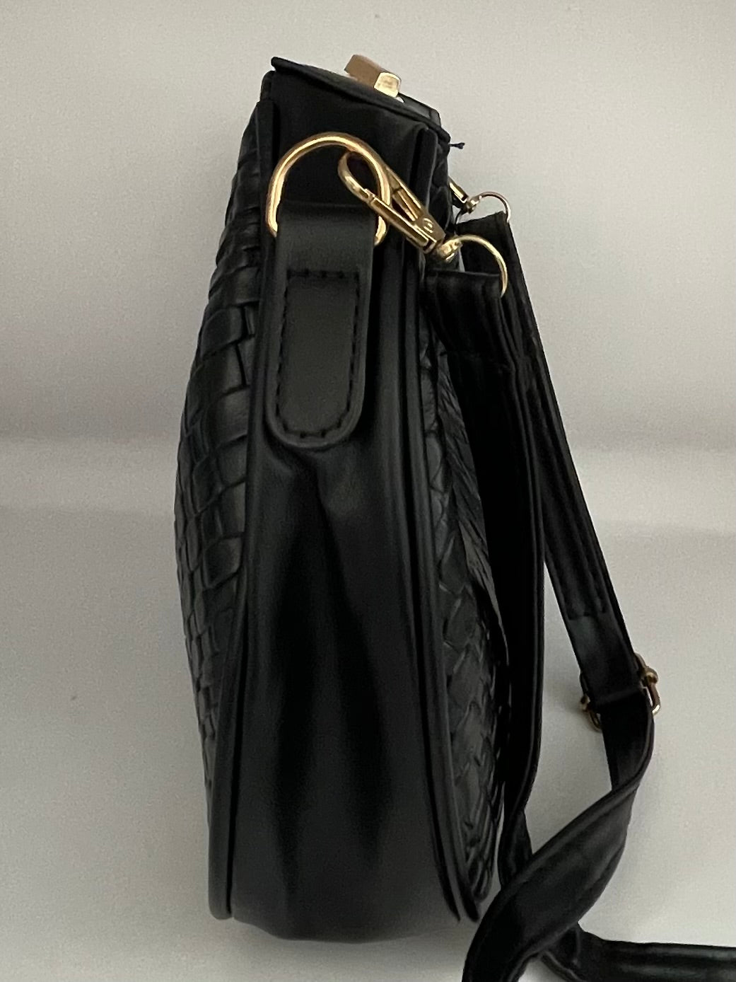 Handtas/crossbody tas krokostructuur 22 x 6 x 14  cm