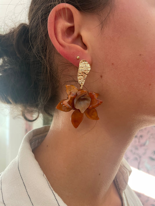 Chic oorbellen camelia bloem