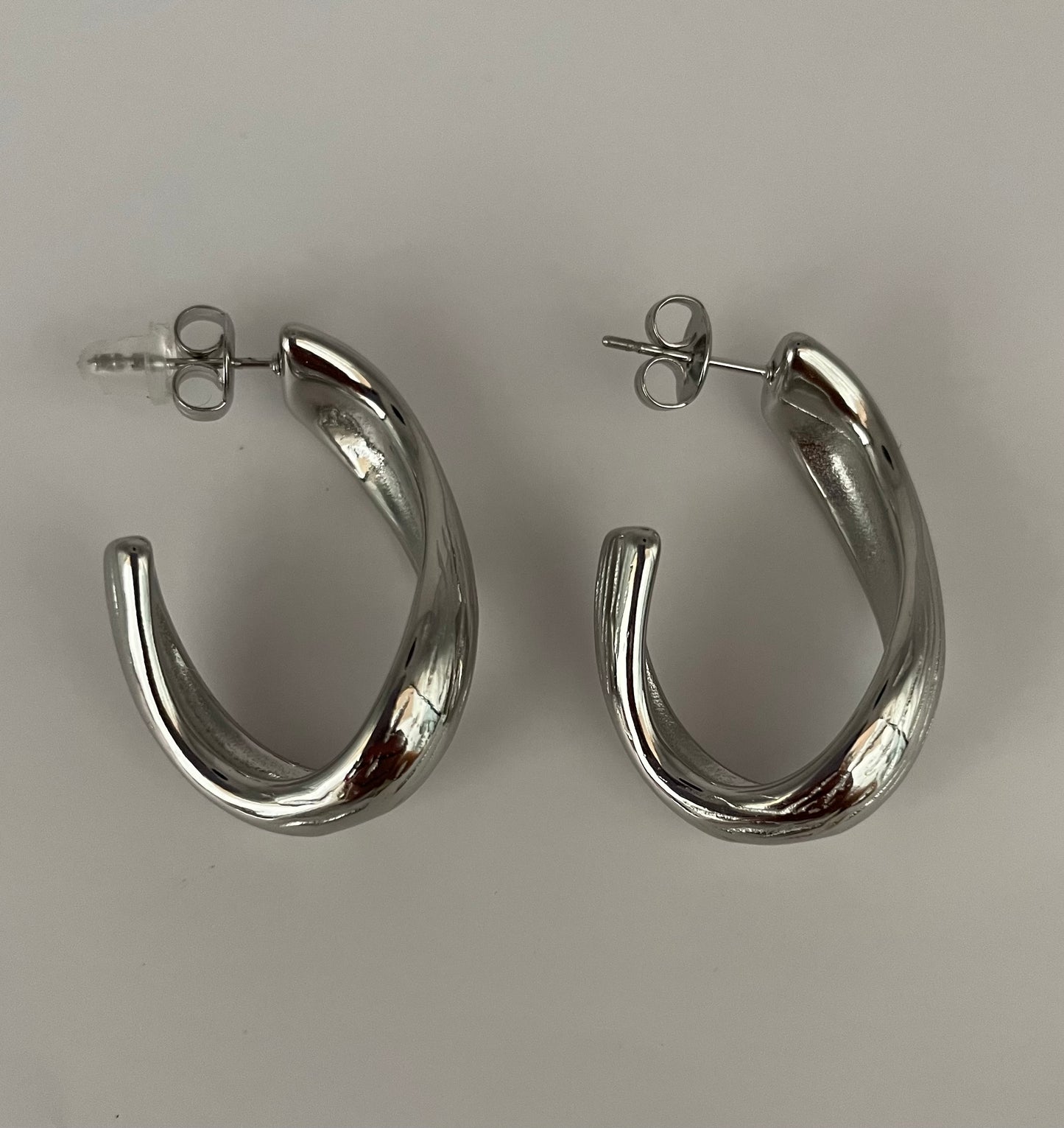 Sierlijk stoer stainless steel oorbel 3 cm kronkel