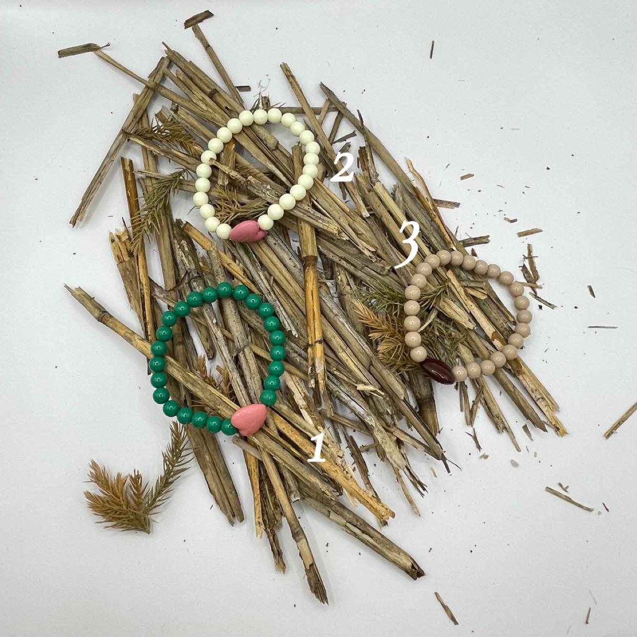 Stretch kralen armband met hartje